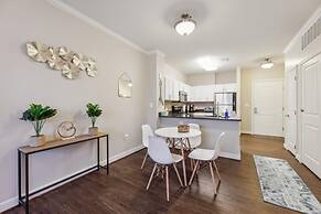 Stylish 1 BR Apartment w Movie Theater