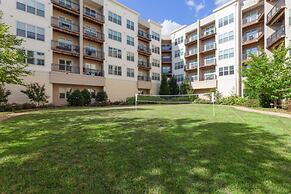 Stylish 1 BR Apartment w Movie Theater