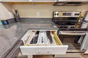 Stylish 1 BR Apartment w Movie Theater