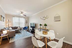 Stylish 1 BR Apartment w Movie Theater