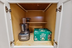 Stylish 1 BR Apartment w Movie Theater