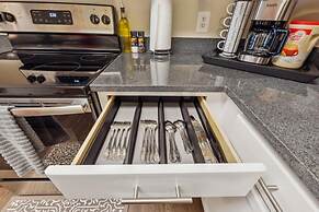 Stylish 1 BR Apartment w Movie Theater