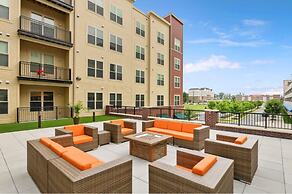 Stylish 1 BR Apartment w Movie Theater