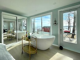 Lucky Bay Hideaway - Seaview Sauna & Cedar hot tub