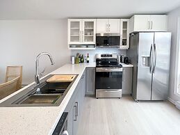 Lucky Bay Hideaway - Seaview Sauna & Cedar hot tub