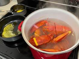 Lucky Bay Hideaway - Seaview Sauna & Cedar hot tub