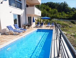 Superb Breathtaking Views 3bedroom All Day Sun