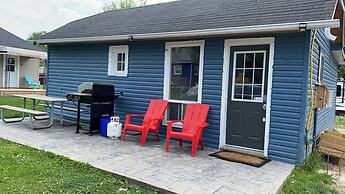 Myriad Fins Cottage and Marina