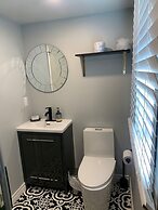 Myriad Fins Cottage and Marina