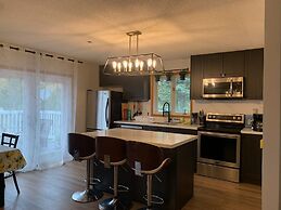 Myriad Fins Cottage and Marina