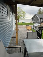 Myriad Fins Cottage and Marina