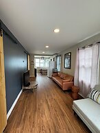 Myriad Fins Cottage and Marina