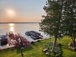 Snug Harbour Cottage and Marina