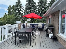 Myriad Fins Cottage and Marina