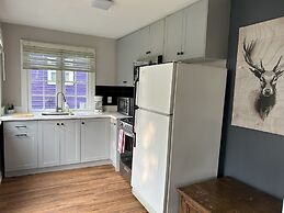 Myriad Fins Cottage and Marina