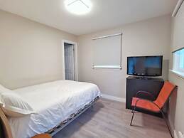 Myriad Fins Cottage and Marina