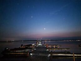 Myriad Fins Cottage and Marina