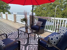 Myriad Fins Cottage and Marina