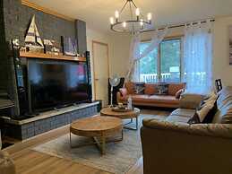 Myriad Fins Cottage and Marina