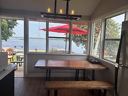 Myriad Fins Cottage and Marina