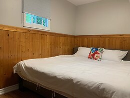 Myriad Fins Cottage and Marina