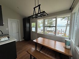 Myriad Fins Cottage and Marina