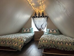 Myriad Fins Cottage and Marina