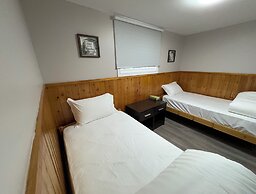 Myriad Fins Cottage and Marina