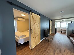 Myriad Fins Cottage and Marina