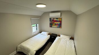 Myriad Fins Cottage and Marina