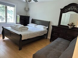 Myriad Fins Cottage and Marina