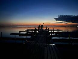 Myriad Fins Cottage and Marina