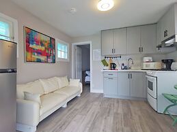 Myriad Fins Cottage and Marina