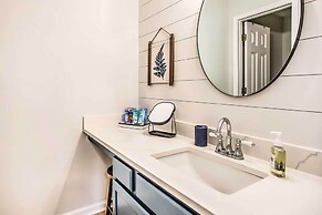 3 Community Pools: Golf Course Condo in Longs