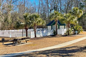 3 Community Pools: Golf Course Condo in Longs