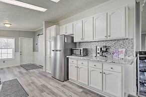 Chic Seneca Falls Home on Cayuga Wine Trail!