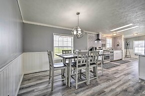 Chic Seneca Falls Home on Cayuga Wine Trail!