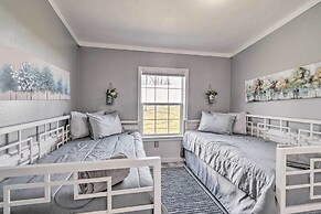 Chic Seneca Falls Home on Cayuga Wine Trail!