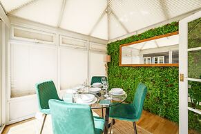 Emerald Stays UK at The Adelphi