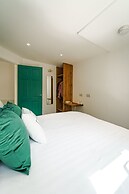 Emerald Stays UK at The Adelphi