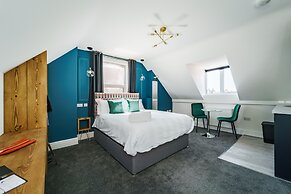 Emerald Stays UK at The Adelphi