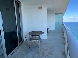 Luxury Beachfront Condos in Hollywood