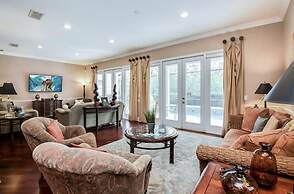 Disney theme 5 bed 5 bath with pool