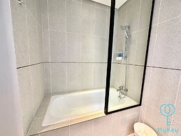 Millerz Square by Mykey