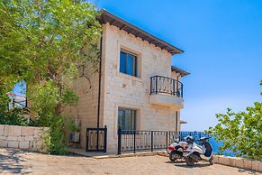 Fortuna Peninsula Apart