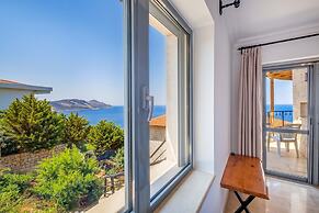 Fortuna Peninsula Apart