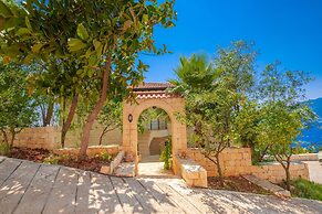 Fortuna Peninsula Apart