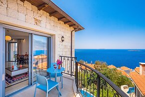 Fortuna Peninsula Apart