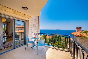 Fortuna Peninsula Apart