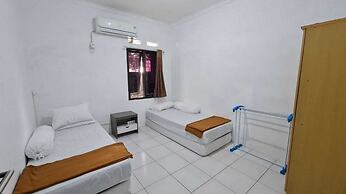 EXPRESS O 92035 Rumah Singgah 8b Syariah